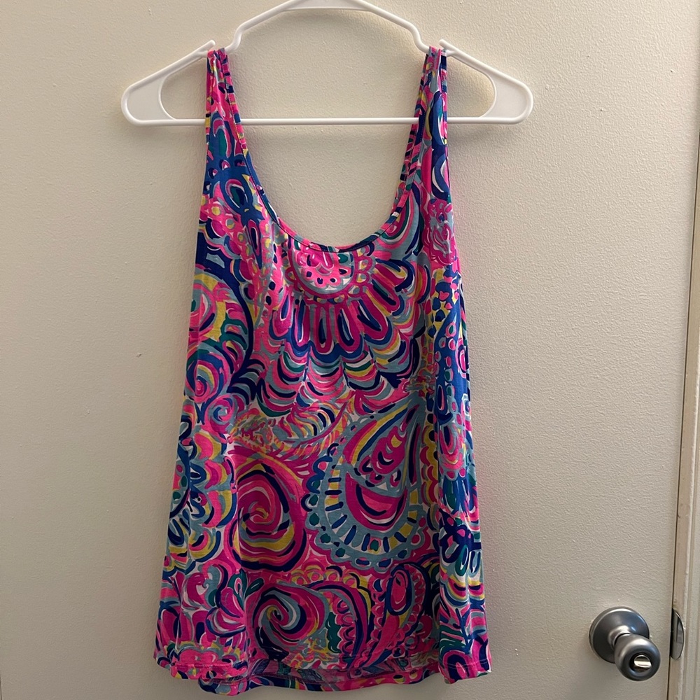 Lilly Pulitzer psychedelic sunshine tank in size medium. EUC.